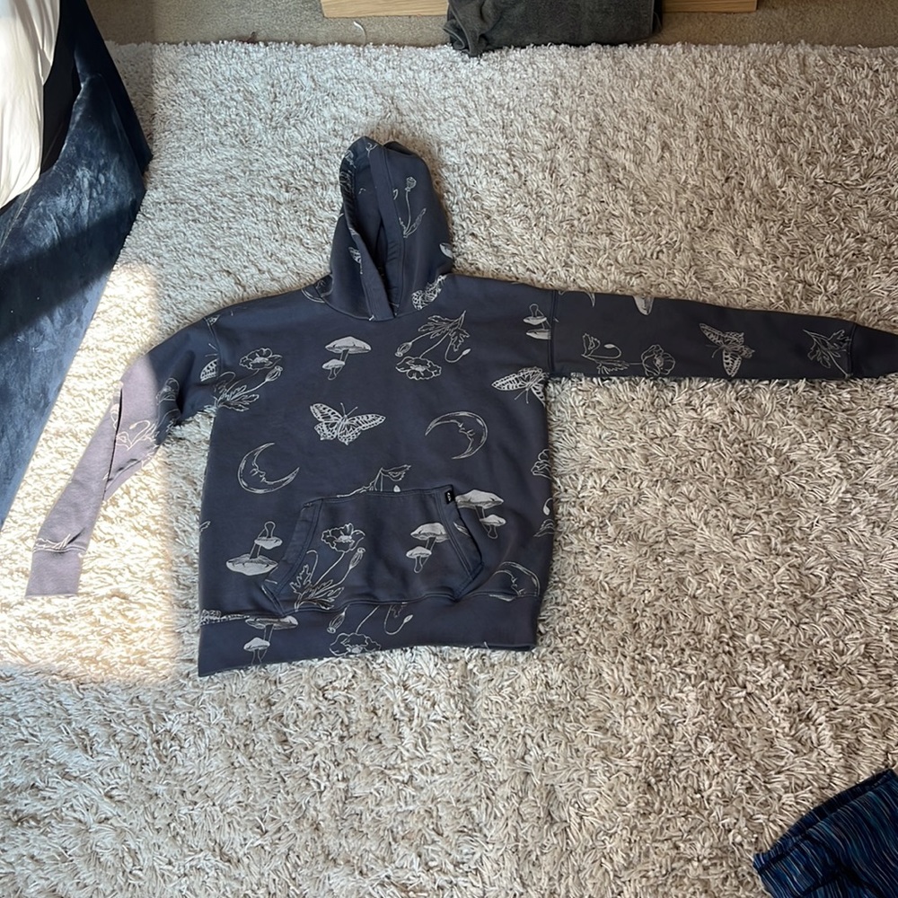 Sweatshirt - Picture 2 of 4